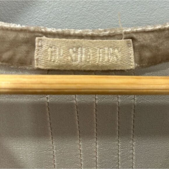 CP Shades Regina Velvet Tunic Top in Cream - Picture 7 of 8